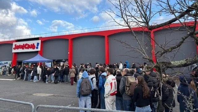 Inoxtag s’installe chez JouéClub pour une tournée exclusive