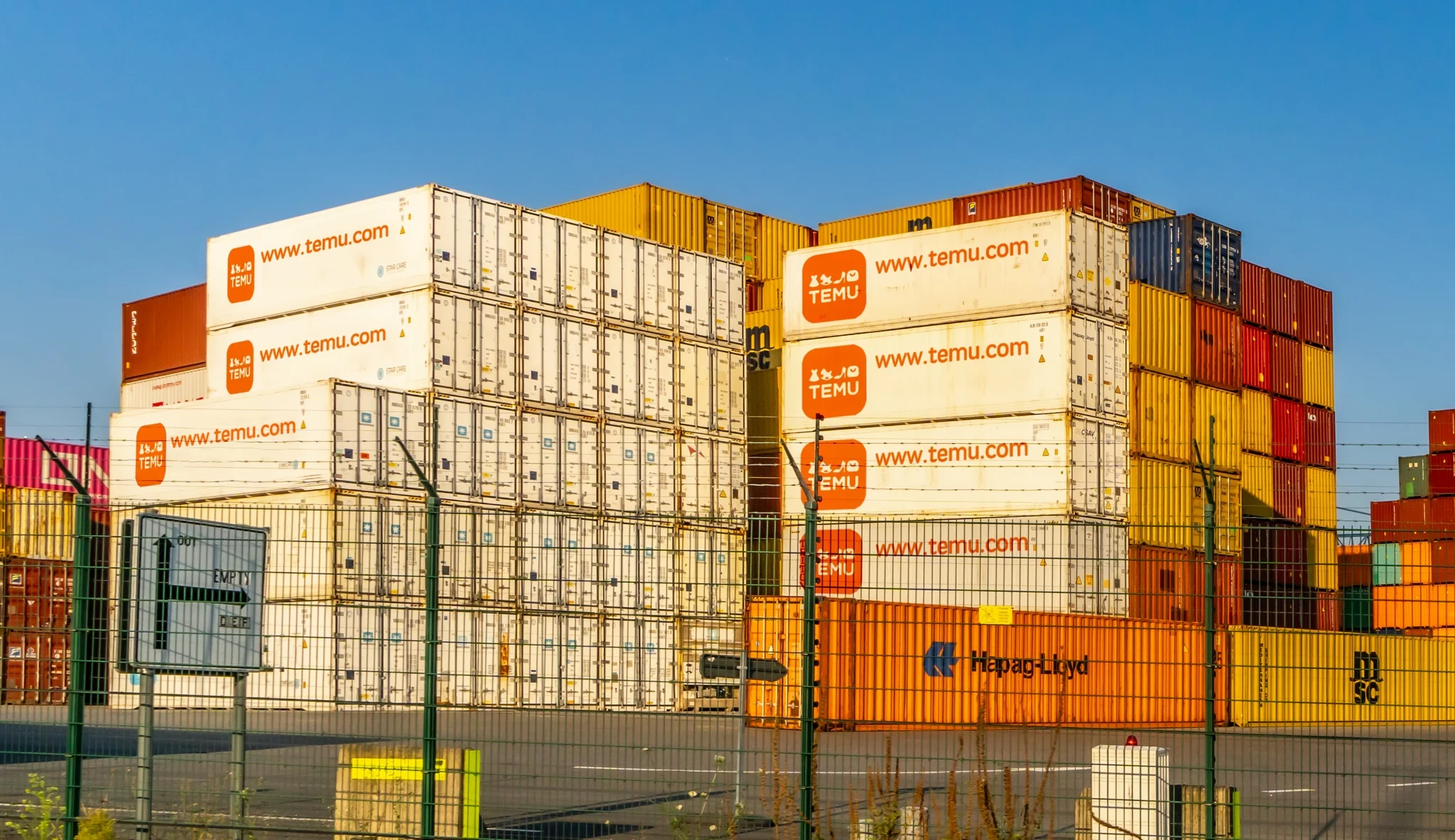 Échanges avec la direction générale des Douanes sur l'équité numérique et les enjeux du commerce coopératif et associé